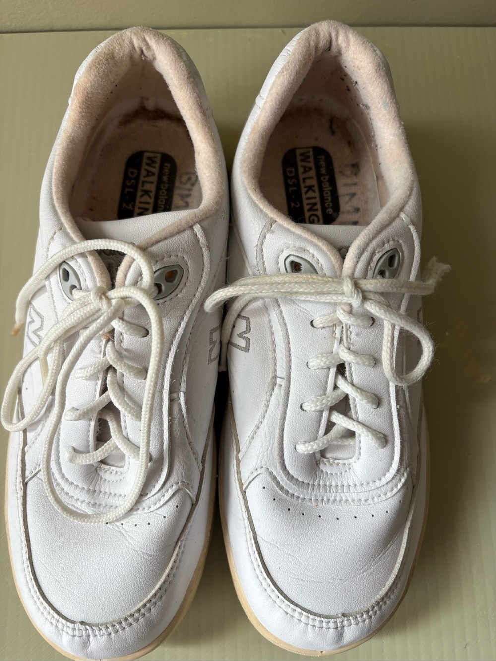 New Balance Women’s White Sneakers cream sole Sz 7 - Picture 3 of 11